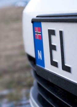 Del av Norsk nummerplåt där det går att utläsa ordet el.
