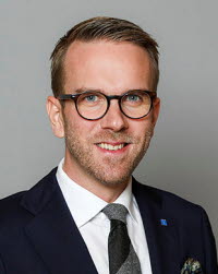 Porträttbild infrastruktur- och bostadsminister Andreas Carlson.